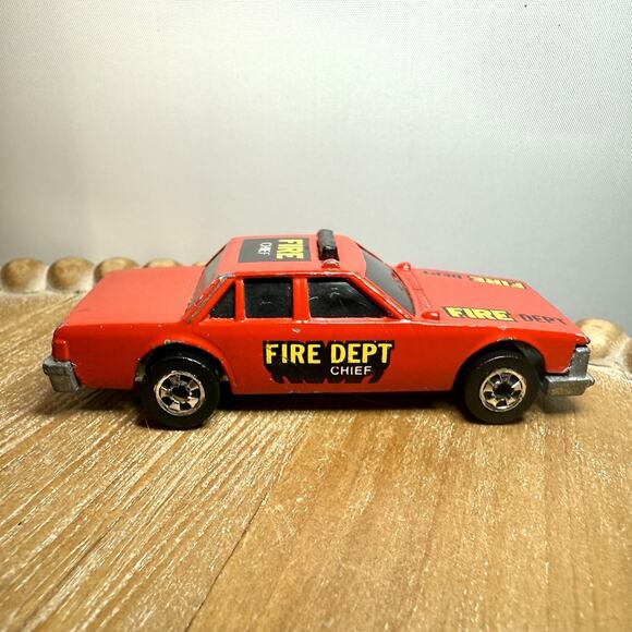 Hot Wheels Emergency Lot- 2 Fire Eater Fire Trucks, Police Car, Fire Chief Sedan - Picture 9 of 14